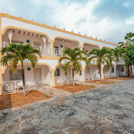 Twiga Beach Resort Watamu Bagian luar foto