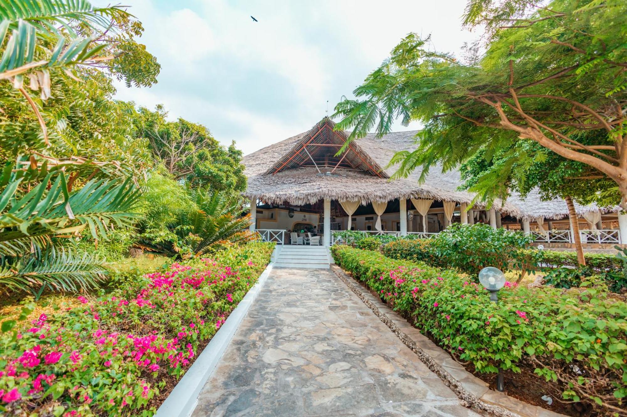 Twiga Beach Resort Watamu Bagian luar foto