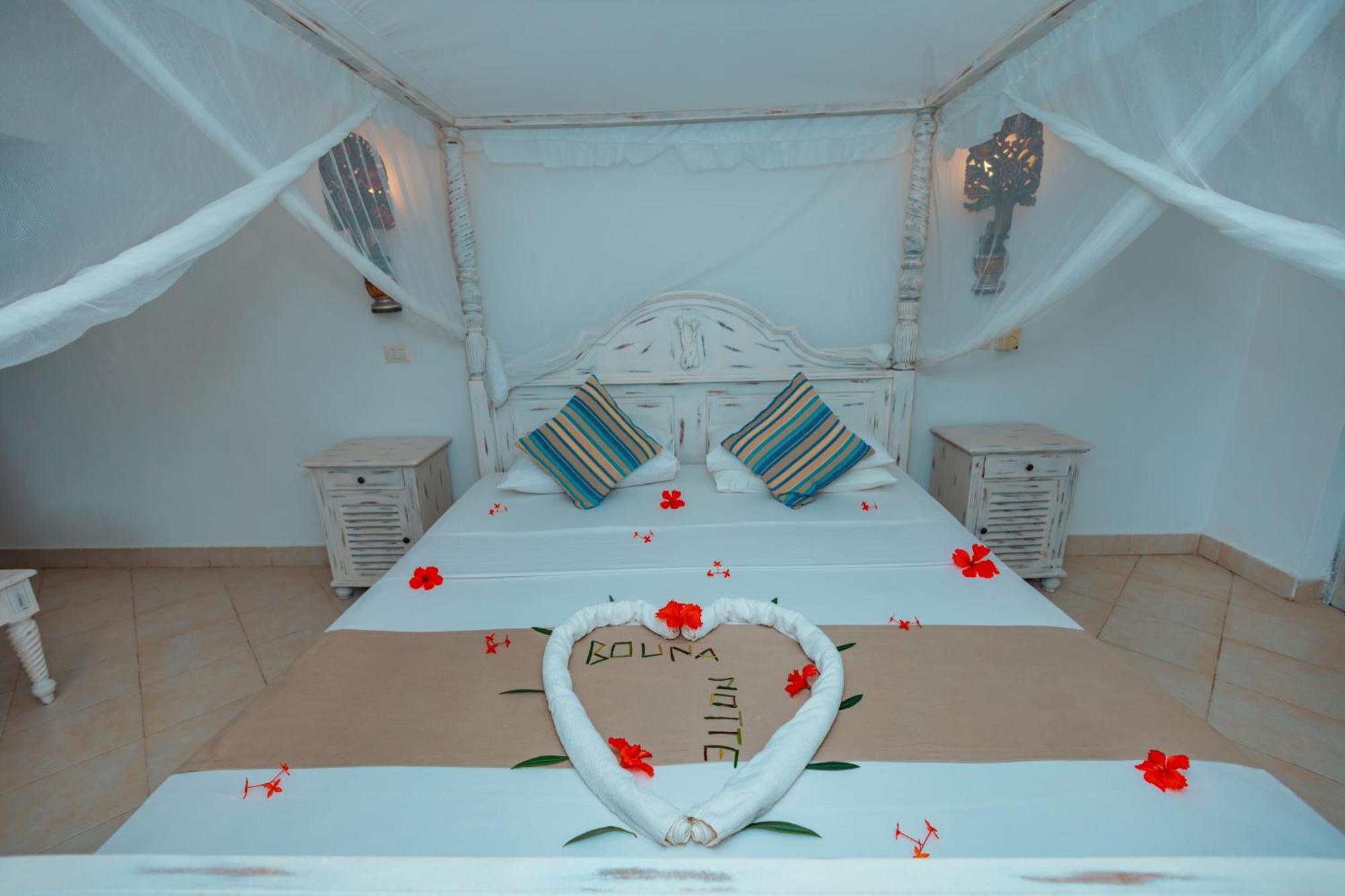 Twiga Beach Resort Watamu Bagian luar foto