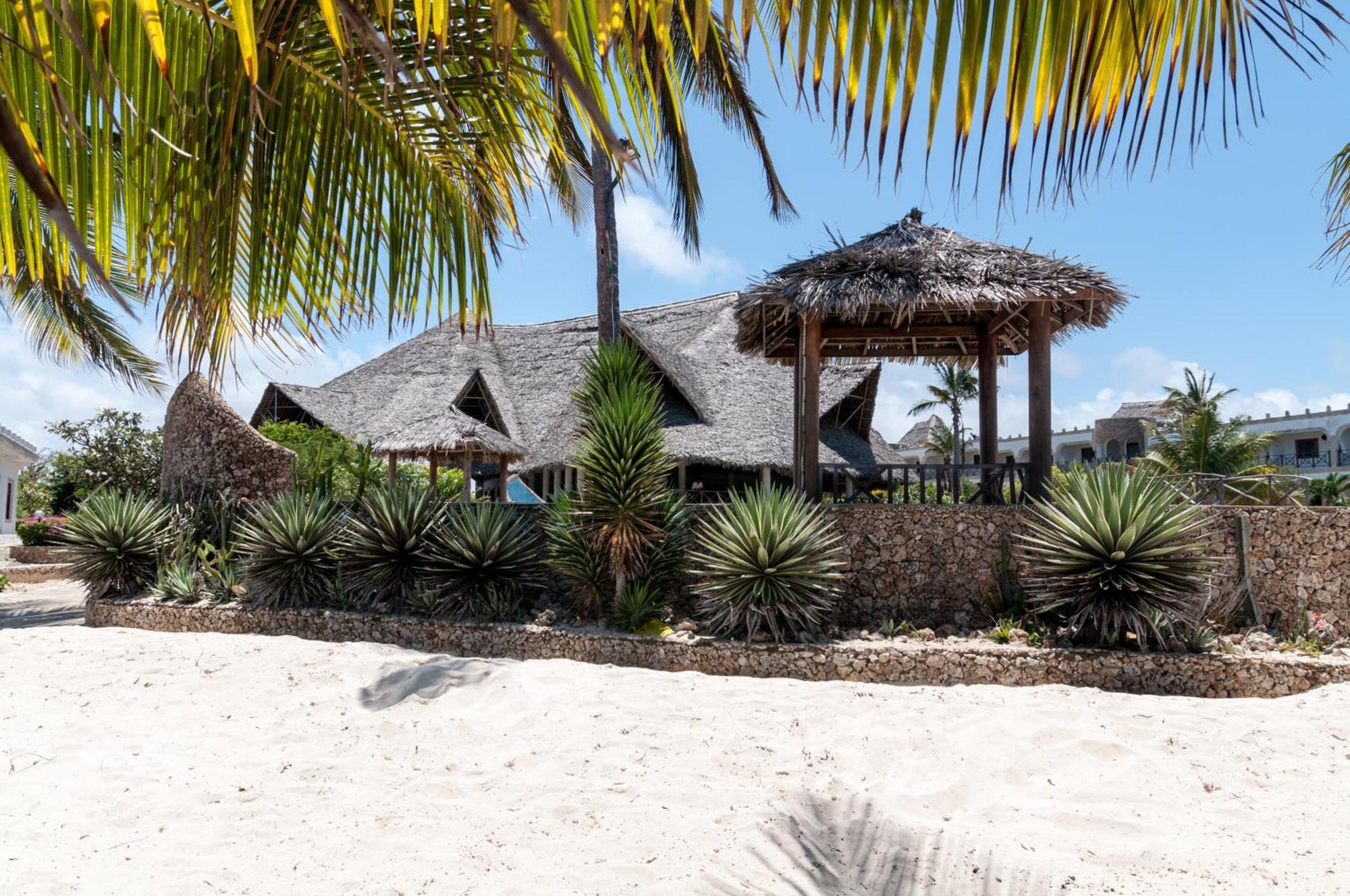 Twiga Beach Resort Watamu Bagian luar foto