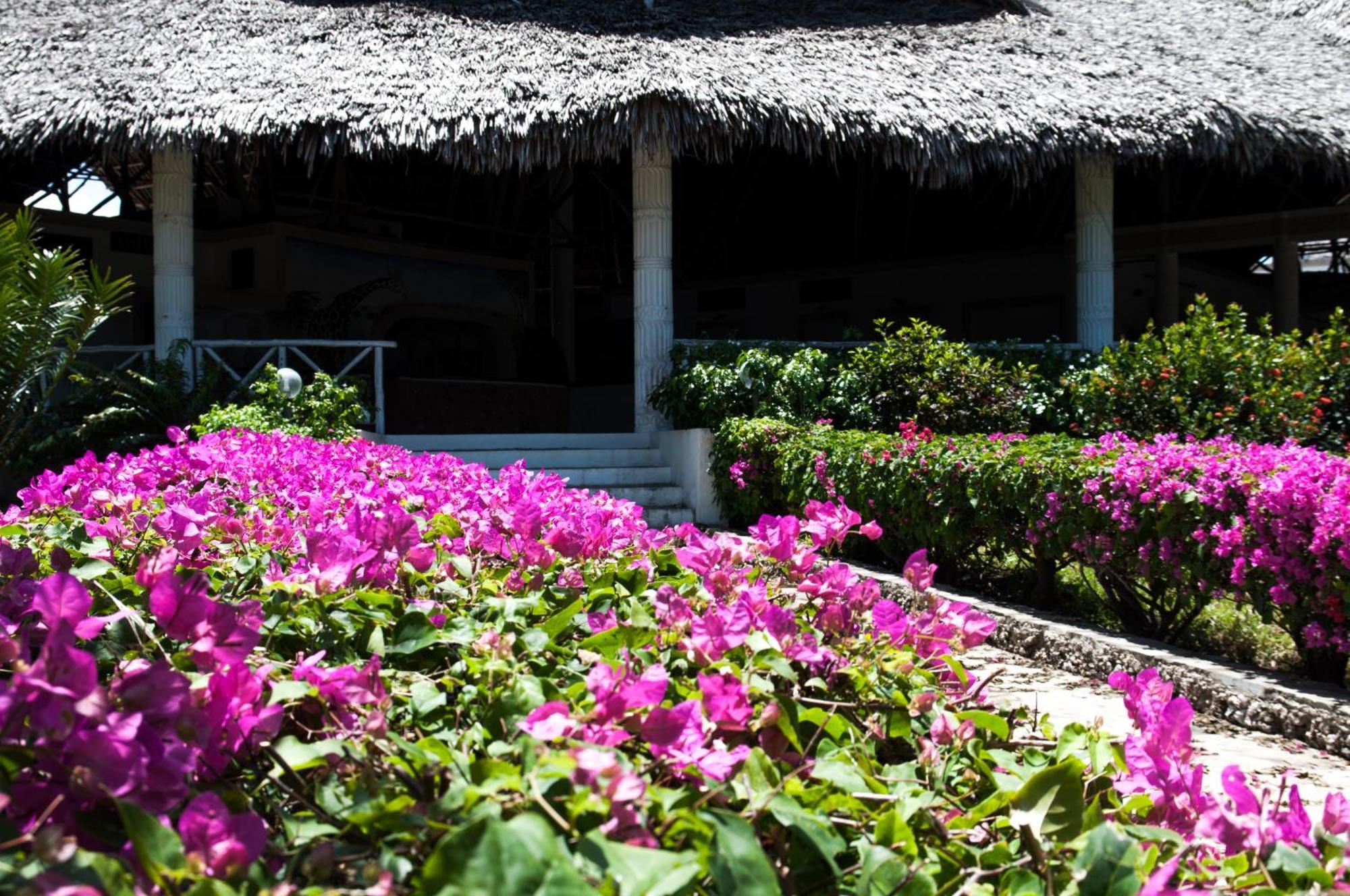 Twiga Beach Resort Watamu Bagian luar foto