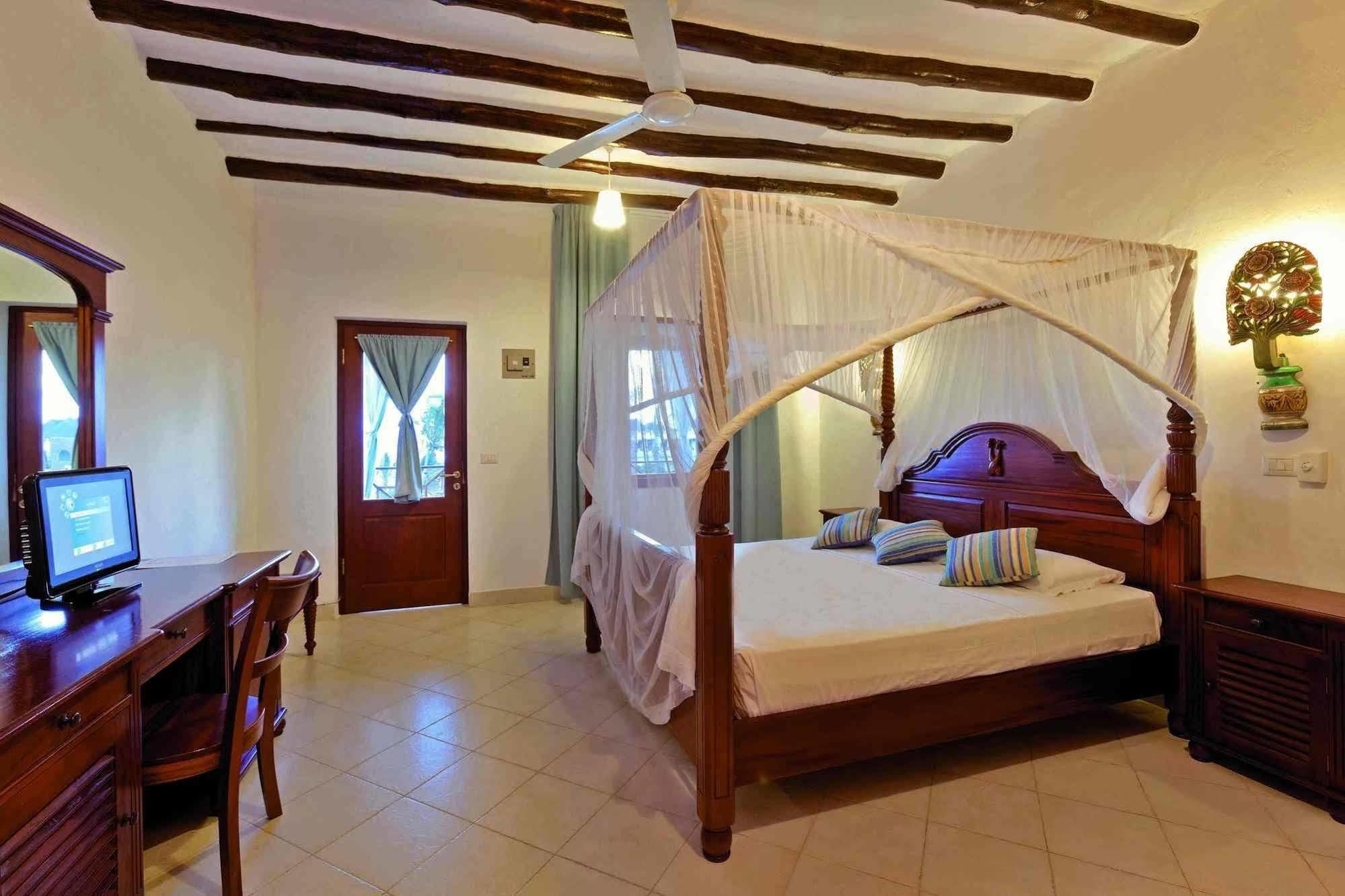 Twiga Beach Resort Watamu Bagian luar foto